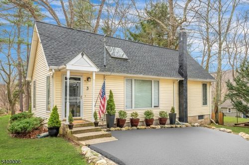 3 Redmans Dr, Oak Ridge, NJ, 07438-9715 | Card Image