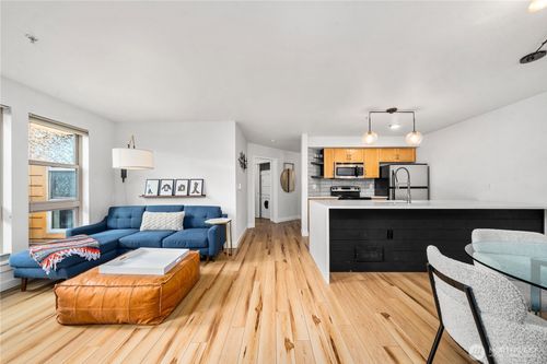 204-827 Hiawatha Pl S, Seattle, WA, 98144-2849 | Card Image