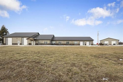 8944 Southpoint Dr, Richmond, MO, 64085-8547 | Card Image