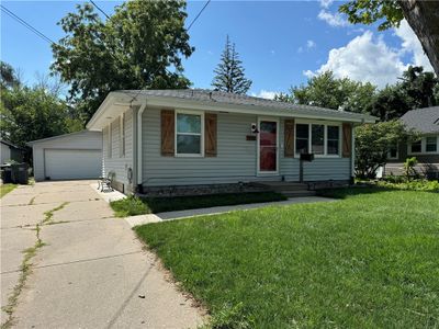 218 Sw Des Moines Street, Home with 3 bedrooms, 1 bathrooms and null parking in Ankeny IA | Image 2