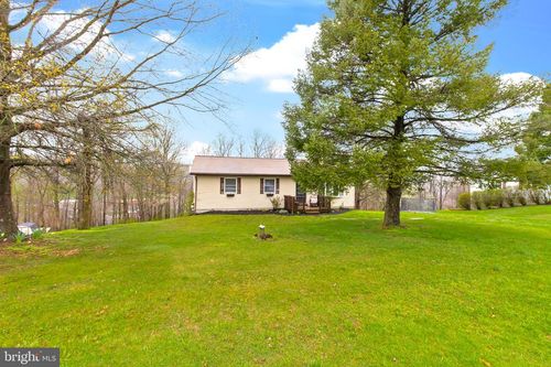 11 Solar Dr, NEW PROVIDENCE, PA, 17560-9677 | Card Image