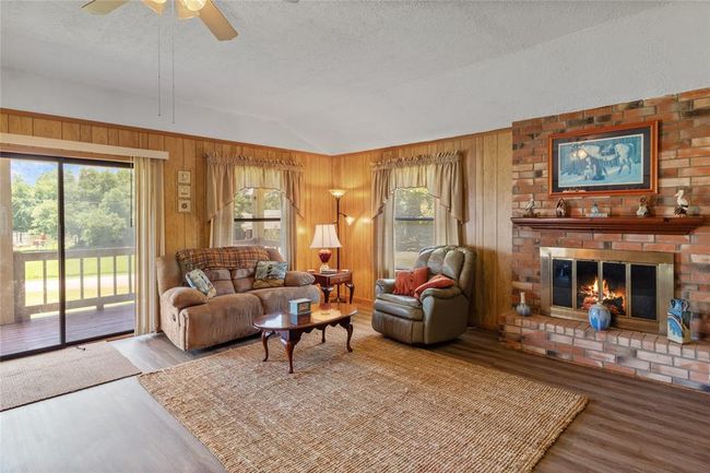 600 Sam Houston Loop, House other with 3 bedrooms, 2 bathrooms and null parking in Pointblank TX | Image 14