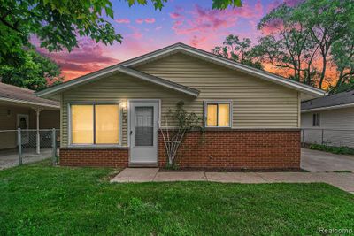 706 Corwin Avenue, Home with 3 bedrooms, 1 bathrooms and null parking in Pontiac MI | Image 2