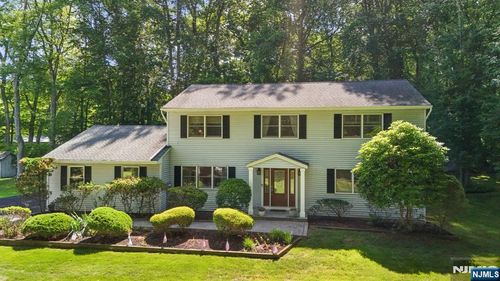 425 White Oak Rd, Palisades, NY, 10964-1323 | Card Image