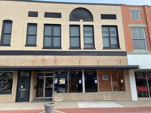 105 E Center St, Ithaca, MI, 48847-1408 | Card Image