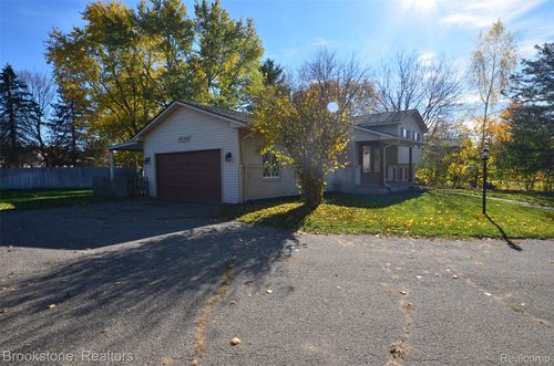 7244 Chapel View Dr, Clarkston, MI, 48346-1602 | Card Image