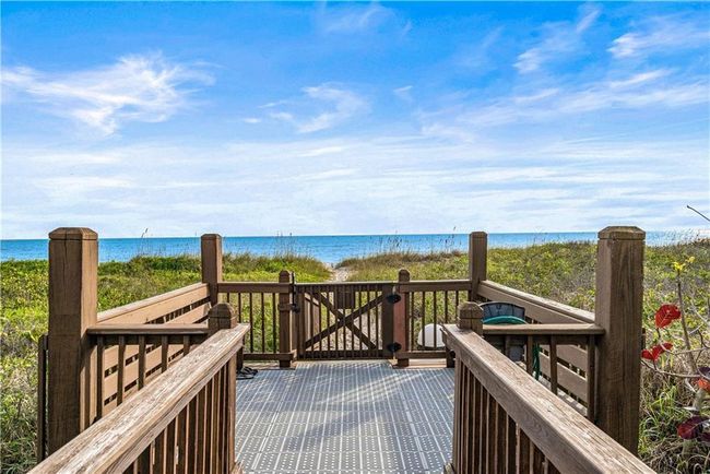 APT-402 - 3702 N Highway A1a, Condo with 3 bedrooms, 3 bathrooms and null parking in Hutchinson Island FL | Image 32
