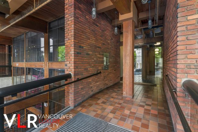 712 - 550 Beatty Street, Condo with 1 bedrooms, 0 bathrooms and 1 parking in Vancouver BC | Image 2