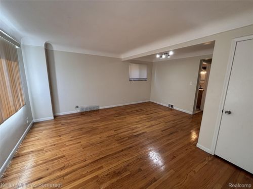 17647 Chester St, Detroit, MI, 48224-1201 | Card Image