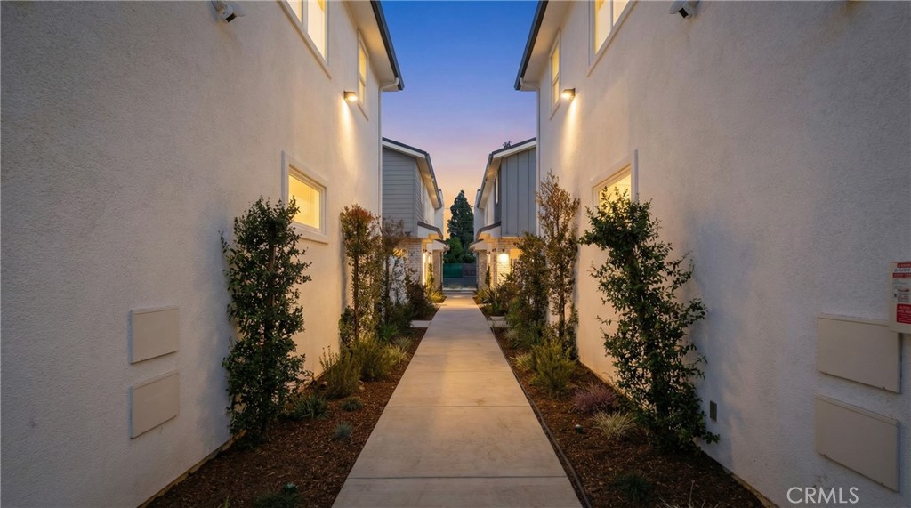 Residential in Paramount 3