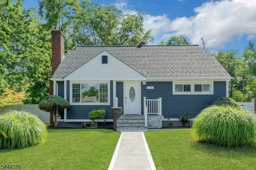 812 Sterling St, Plainfield, NJ, 07062-2137 | Card Image
