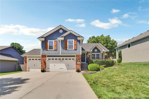 811 Coachman Dr, Pleasant Hill, MO, 64080-1684 | Card Image