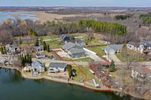 7134 N Tichigan Rd, Waterford, WI, 53185-1740 | Card Image