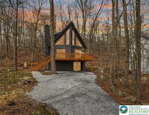 9378 Fairmount Way, Tobyhanna, PA, 18466-3852 | Card Image