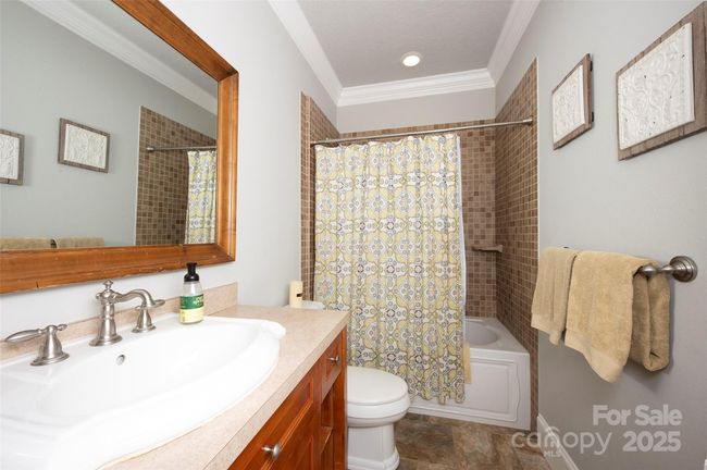 Main Level Guest Bathroom #2 | Image 27