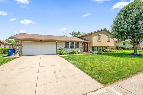562 Hathaway Trl, Tipp City, OH, 45371-1145 | Card Image
