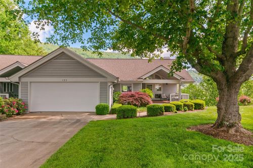 135 Oakcrest Ln, Waynesville, NC, 28786-9131 | Card Image