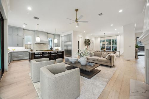 637 E 6th 1/2 St, Houston, TX, 77007-1701 | Card Image