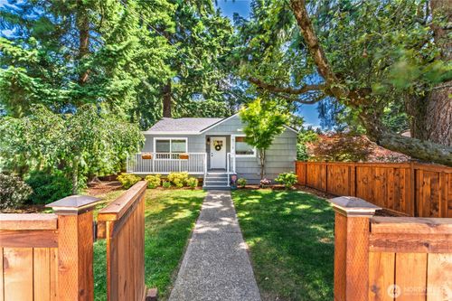 16718 Linden Ave N, Shoreline, WA, 98133-5321 | Card Image