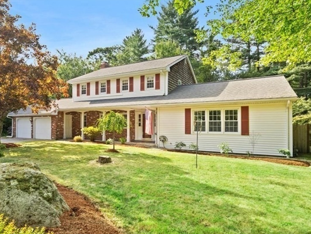 Stone Hedge Ln, Attleboro, MA 02703