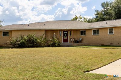 512 S Avenue F, House other with 3 bedrooms, 3 bathrooms and null parking in Shiner TX | Image 1