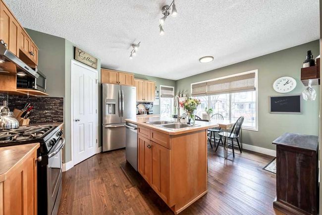 245 Inverness Park Se, Home with 3 bedrooms, 2 bathrooms and 2 parking in Calgary AB | Image 6