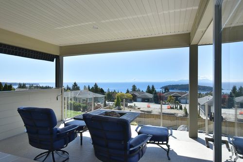 6217 Oracle Road, House other with 3 bedrooms, 2 bathrooms and null parking in Sechelt BC | Card Image