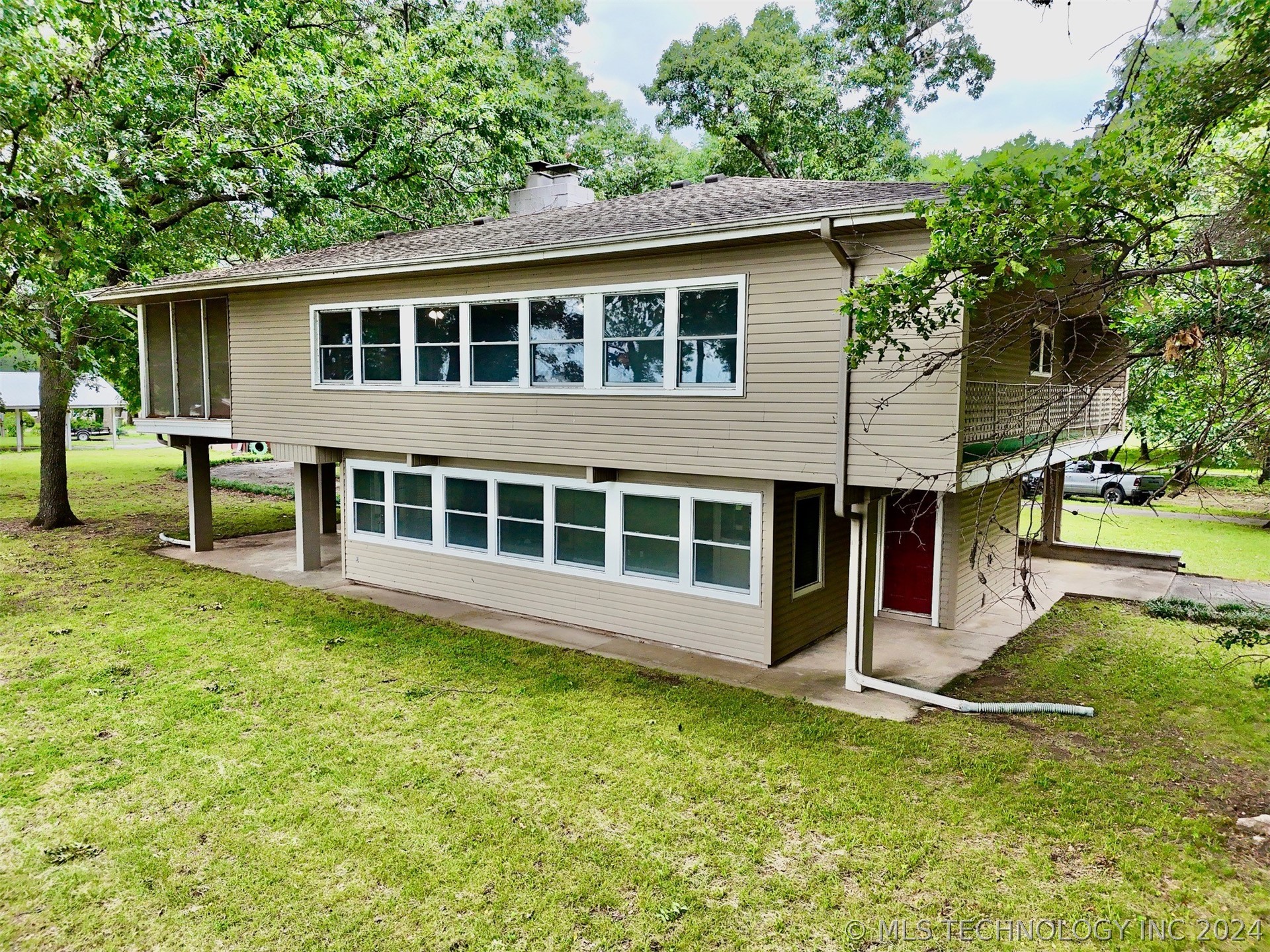 465 , Pryor, OK 74361