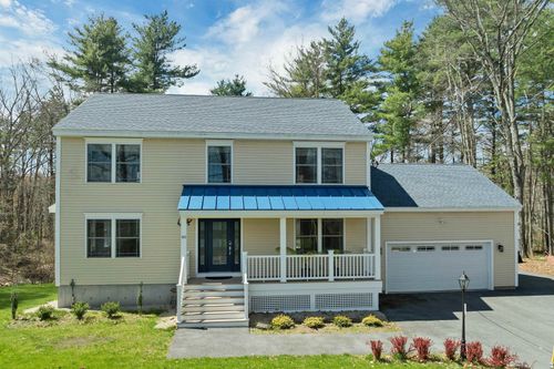 40 Mary Ann Ave, Salem, NH, 03079-1624 | Card Image