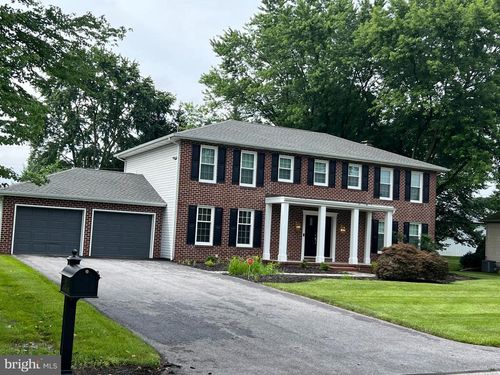 820 Gleneagles Dr, YORK, PA, 17404-1147 | Card Image