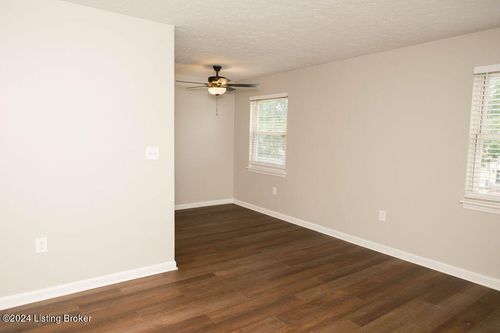 16-4303 Landside Dr, Louisville, KY, 40220 | Card Image