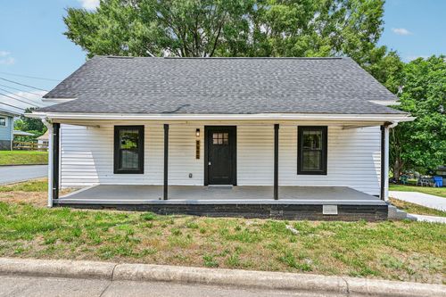 748 Efird St, Albemarle, NC, 28001-3818 | Card Image