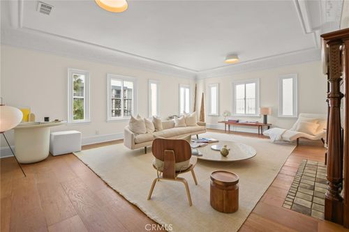 324 S Kingsley, Los Angeles, CA, 90020 | Card Image