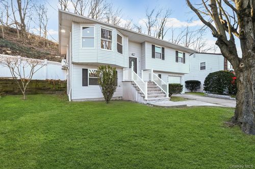 9 Harmony Ln, Glen Cove, NY, 11542-3451 | Card Image