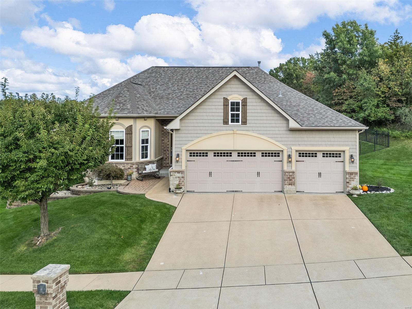 Birch Meadow Ct, High Ridge, MO 63049