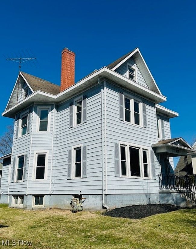 Side of house | Image 33