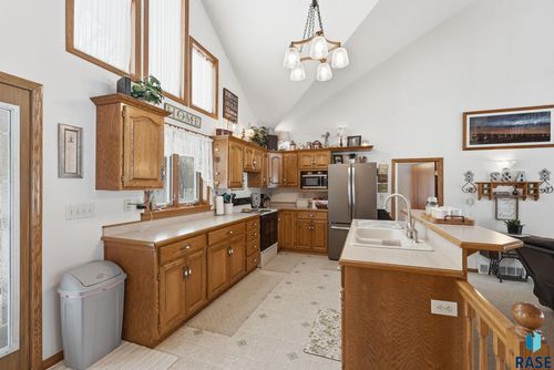 800 Blackstone Pl, Hurley, SD, 57036-7705 | Card Image