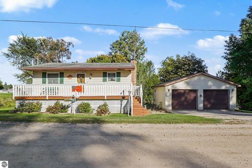 2372 Lakeview Dr, Hale, MI, 48739-8808 | Card Image