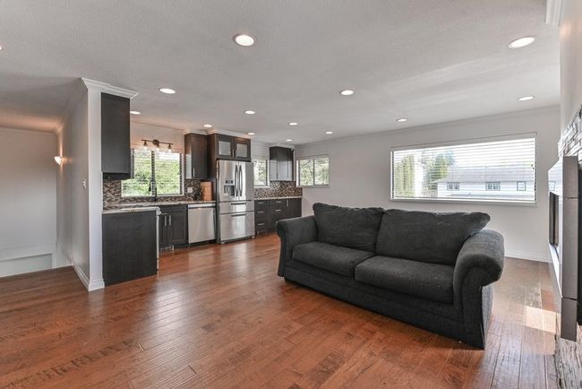 11392 230 Street, House other with 3 bedrooms, 2 bathrooms and 4 parking in Maple Ridge BC | Image 10