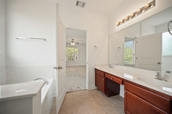 206 Skinner, House other with 3 bedrooms, 3 bathrooms and 4 parking in Kyle TX | Image 21