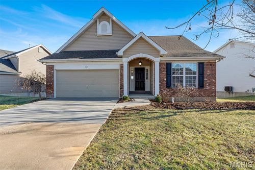 1632 Westlake Cir, Pacific, MO, 63069-3643 | Card Image