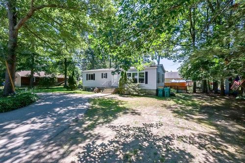 20 Riverside Drive, Fremont, NH, 03044 | Card Image