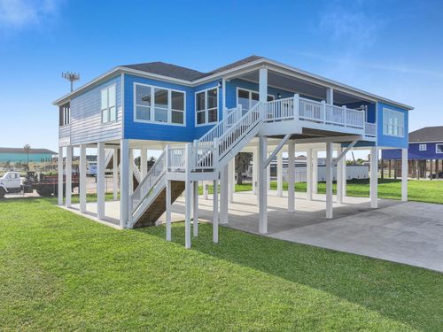 979 Oneil, Crystal Beach, TX, 77650-3617 | Card Image