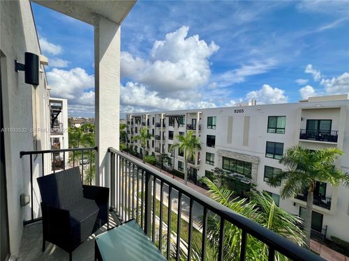 apt-405-8301 Nw 41st St, Doral, FL, 33166-6289 | Card Image