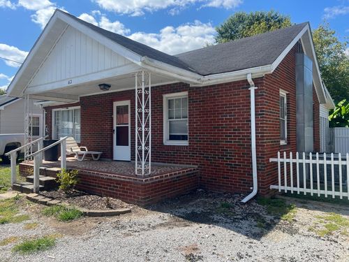 63 S 2nd St, Allen, KY, 41601-9403 | Card Image