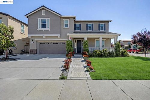 1710 Flora Way, Tracy, CA, 95376-8214 | Card Image