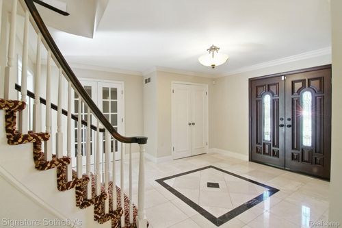 5130 Provincial Dr, Bloomfield Hills, MI, 48302-2527 | Card Image