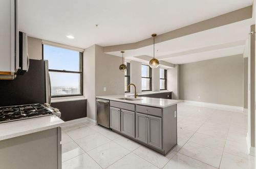 2101-50 W Broad St, Columbus, OH, 43215-3301 | Card Image