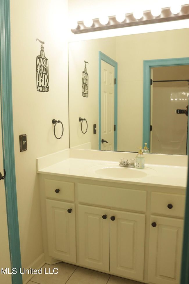 Bathroom | Image 29