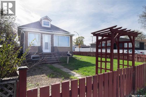 1077 Broder St, Regina, SK, S4N3P8 | Card Image
